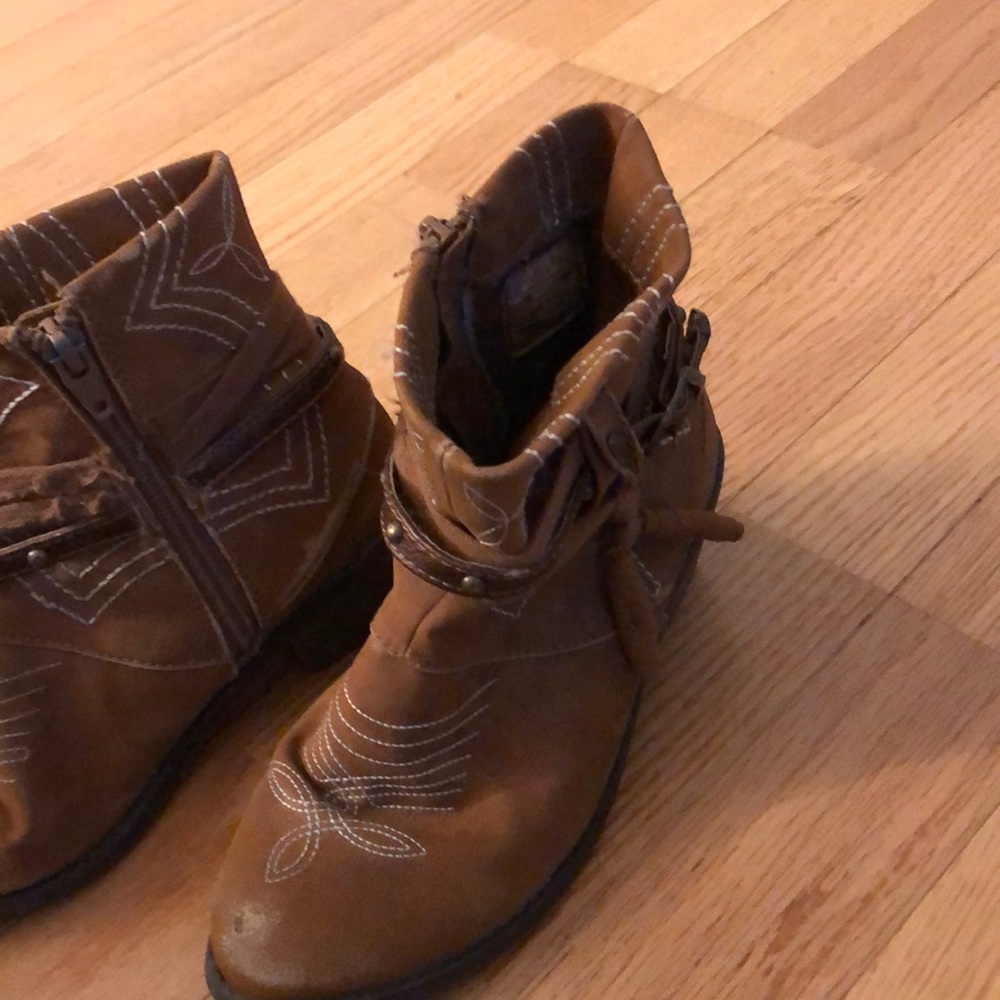 Girl Shoes - Picture 3 of 3